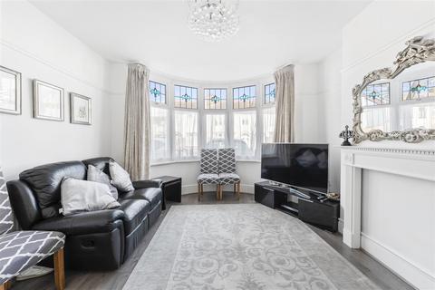 3 bedroom terraced house for sale, Lyndhurst Gardens, Barking