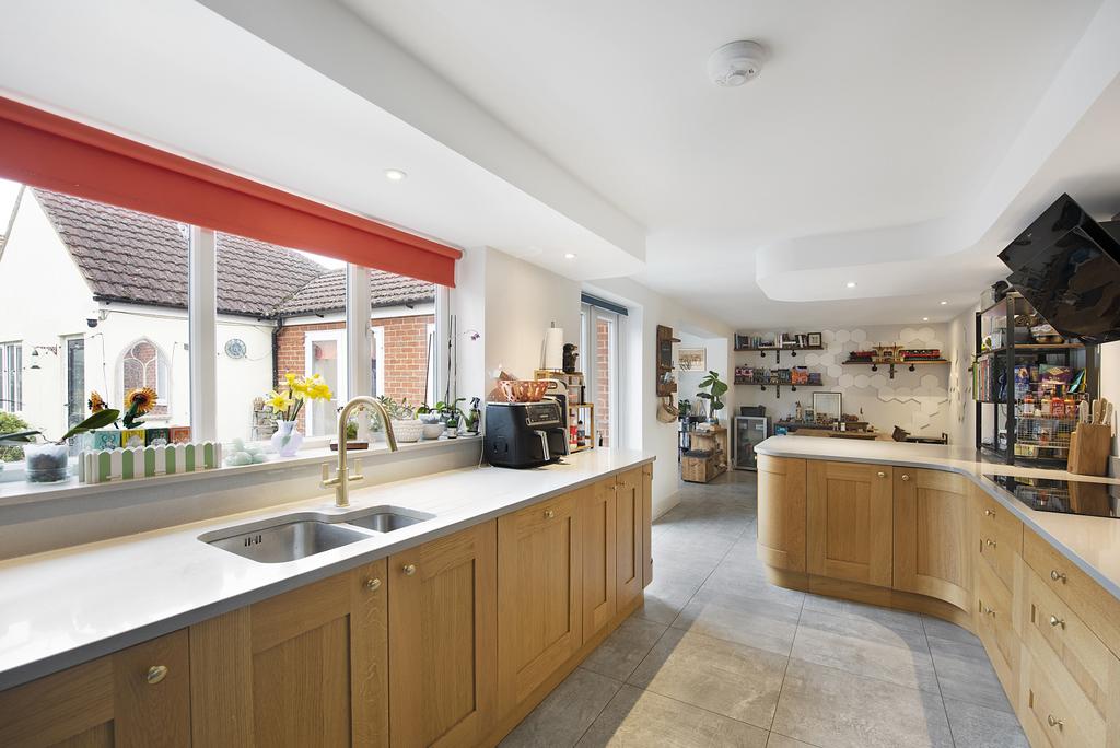 Kitchen/Dining