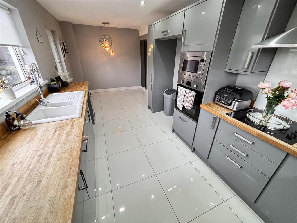 Open Plan Kitchen and Dining Room