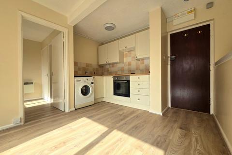 1 bedroom ground floor flat to rent, Millbrook Road East, Freemantle