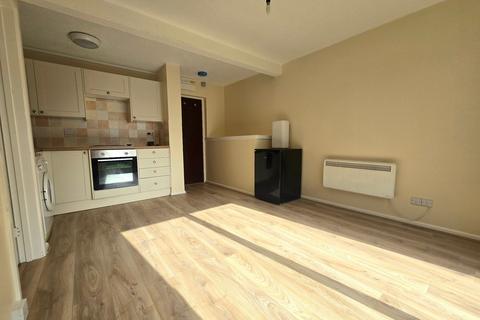 1 bedroom ground floor flat to rent, Millbrook Road East, Freemantle