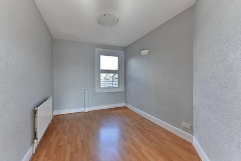 2 bedroom flat to rent, Westmead Road, Sutton, SM1