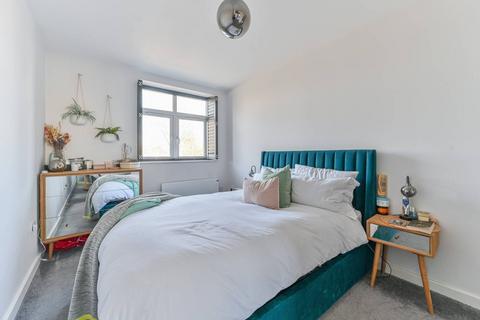 undefined, West Barnes Lane, Motspur Park, New Malden, KT3