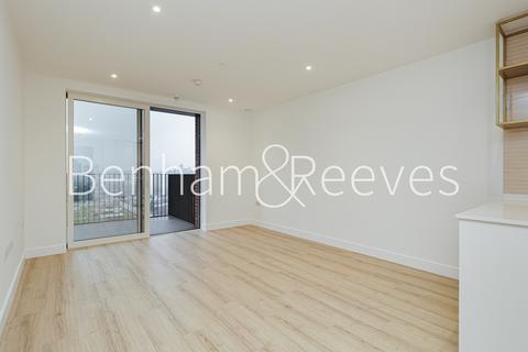 undefined, Quay Walk, Grand Union HA0