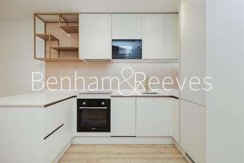 undefined, Quay Walk, Grand Union HA0