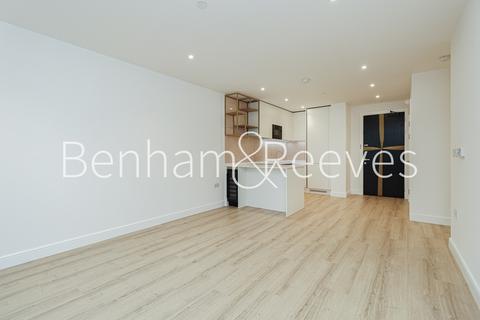 undefined, Quay Walk, Grand Union HA0
