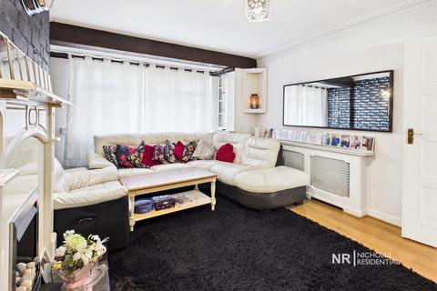 4 bedroom semi-detached house for sale, Grange Road, Chessington, Surrey. KT9