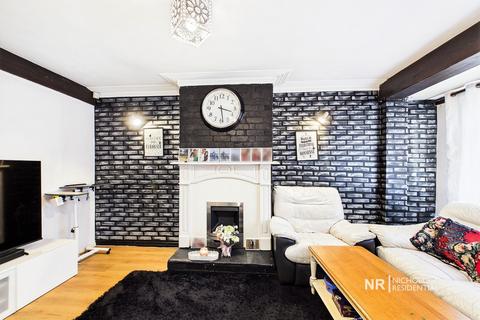 4 bedroom semi-detached house for sale, Grange Road, Chessington, Surrey. KT9
