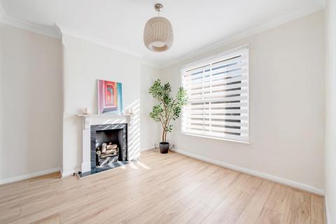 2 bedroom flat for sale, Saville Road