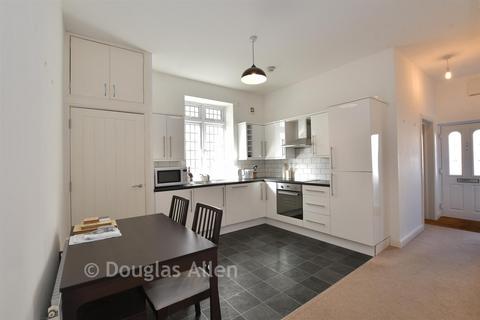 2 bedroom ground floor maisonette for sale, Carnforth House, Hornchurch RM12
