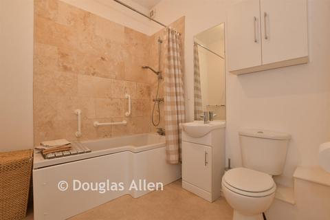 2 bedroom ground floor maisonette for sale, Carnforth House, Hornchurch RM12