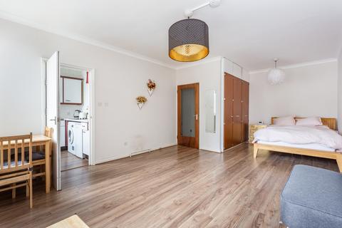 Studio to rent, Belgravia Court, 33 Ebury Street, London, SW1W