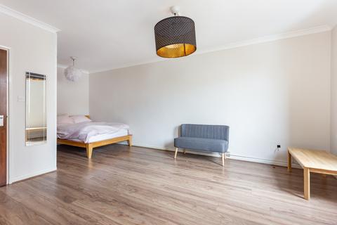 Studio to rent, Belgravia Court, 33 Ebury Street, London, SW1W