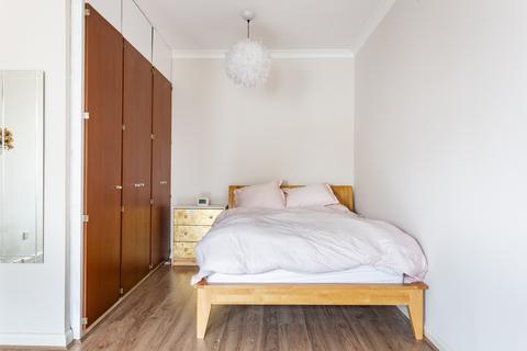 Studio to rent, Belgravia Court, 33 Ebury Street, London, SW1W