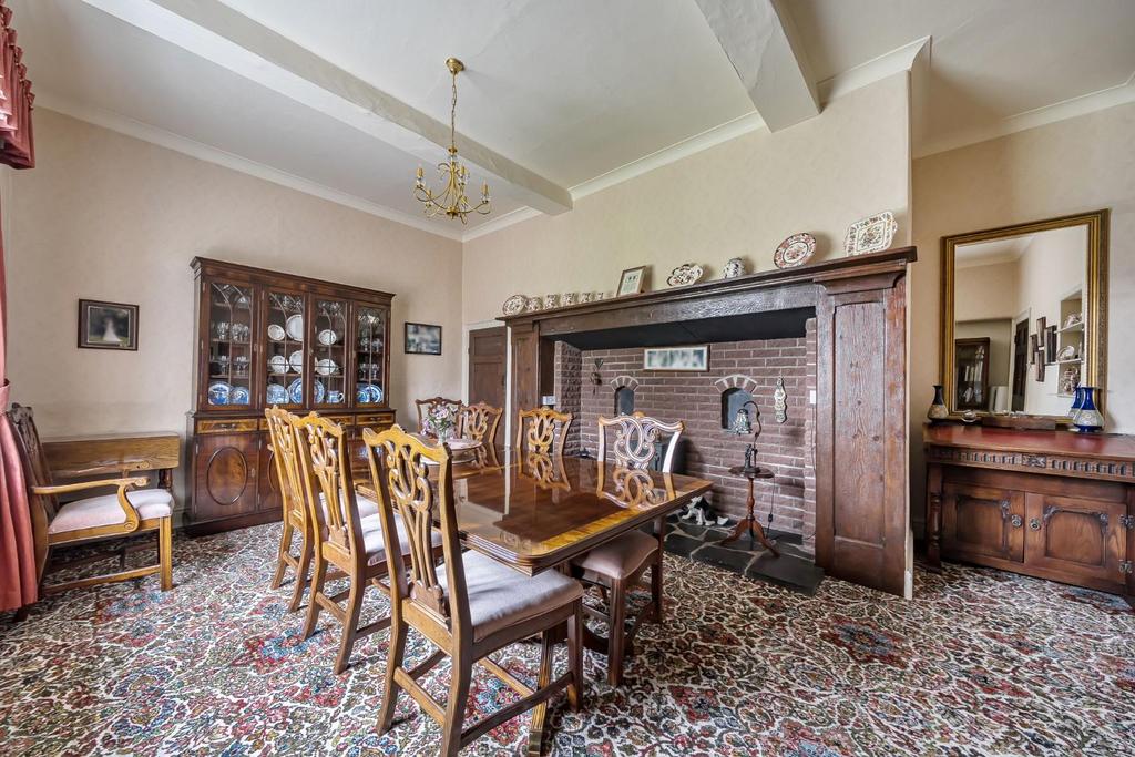 Dining Room.jpg