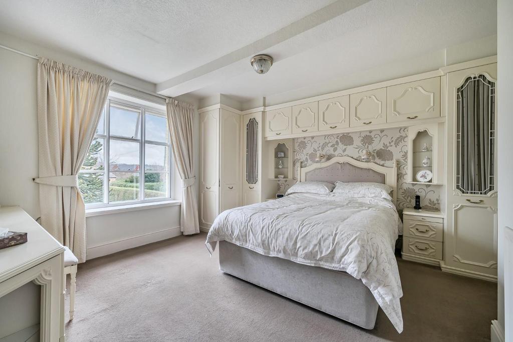 Bedroom 1.jpg