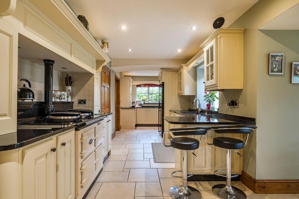 Kitchen 1.jpg
