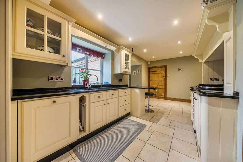 Kitchen 4.jpg
