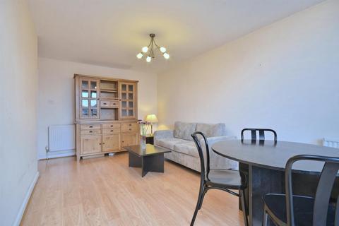 1 bedroom flat to rent, Leeward Court, Asher Way, London, E1W.