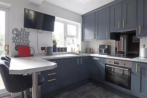 3 bedroom end of terrace house for sale, Kings Mead, South Nutfield, Redhill