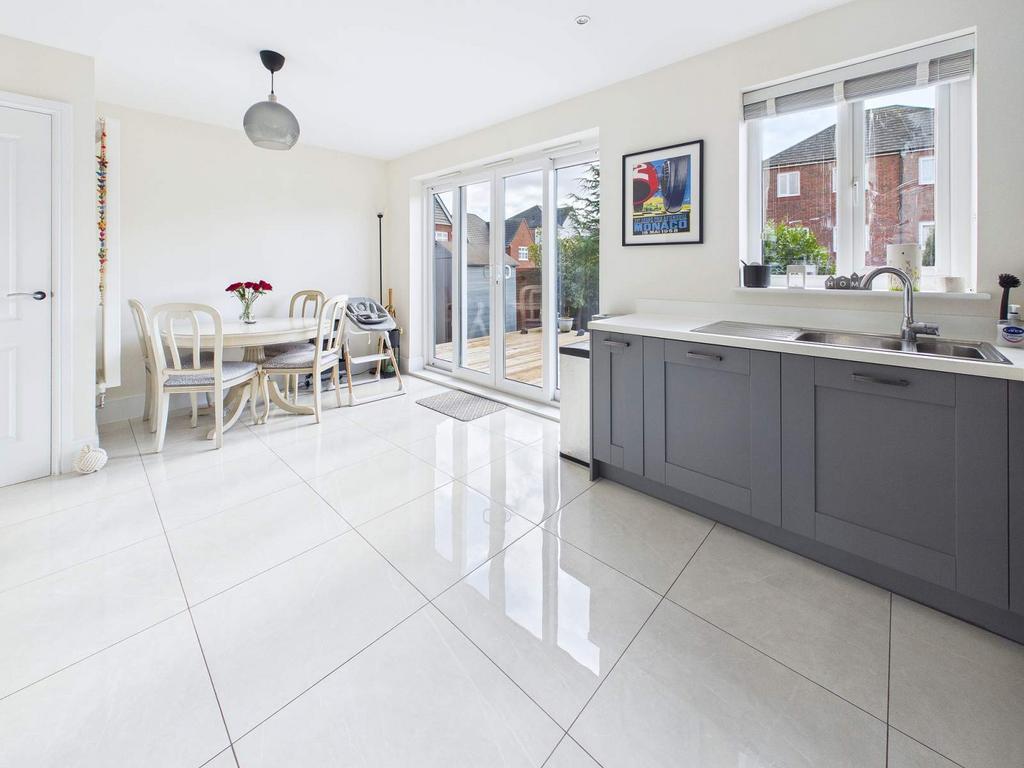 Kitchen/Dining Area