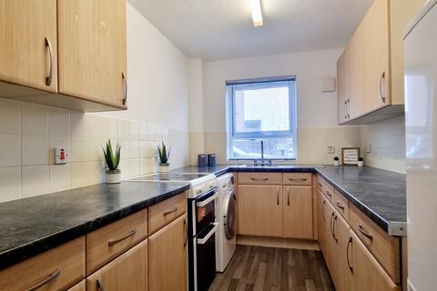 2 bedroom ground floor flat for sale, Barton Crescent, Leamington Spa
