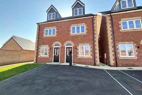 3 bedroom townhouse to rent, Prangley Road, Downham Market