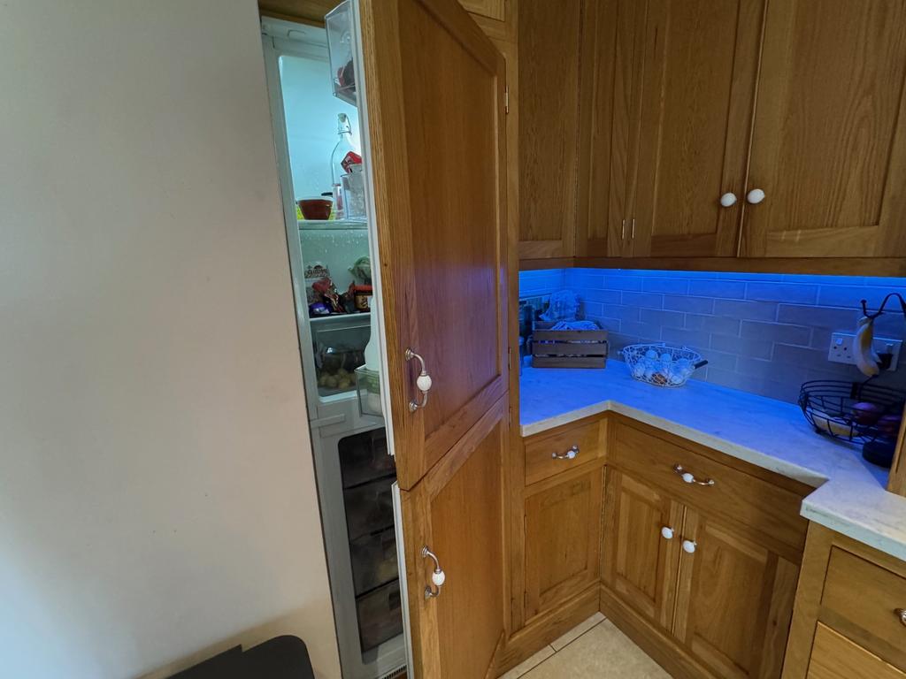 Integrated fridge freezer