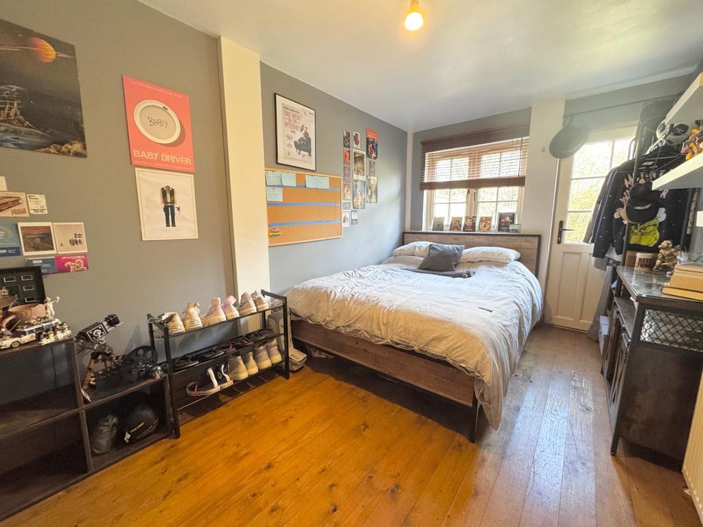 Ground floor bed 5/ family room