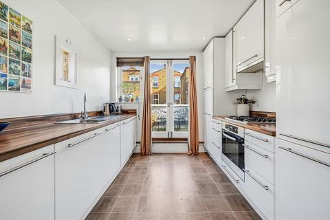 2 bedroom terraced house to rent, Ingelow Road, Battersea SW8