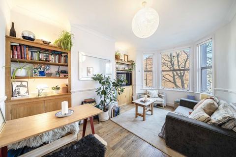 2 bedroom flat for sale, Birnam Road, London N4