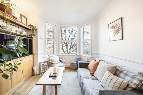 2 bedroom flat for sale, Birnam Road, London N4