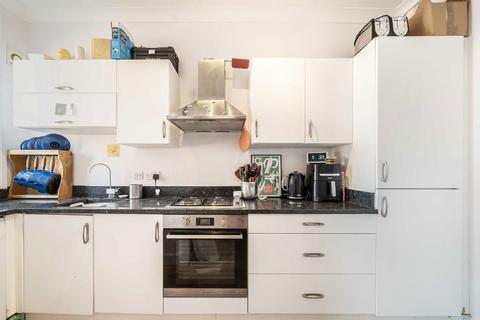 2 bedroom flat for sale, Birnam Road, London N4