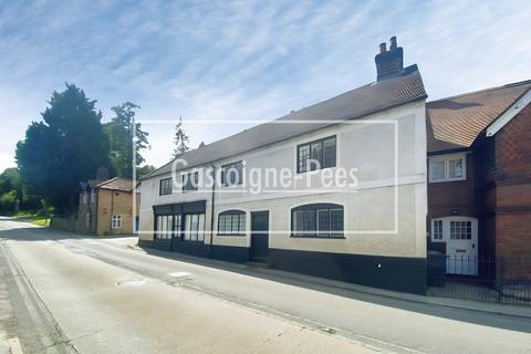 1 bedroom in a house share to rent, Portsmouth Road, Guildford, GU2