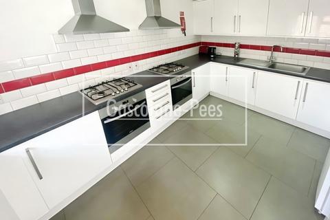 1 bedroom in a house share to rent, Portsmouth Road, Guildford, GU2
