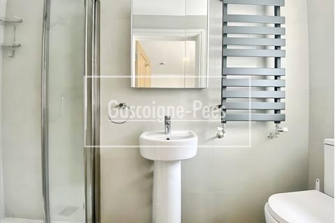 1 bedroom in a house share to rent, Portsmouth Road, Guildford, GU2