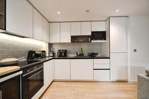2 bedroom flat to rent, Beaufort Square, London, NW9