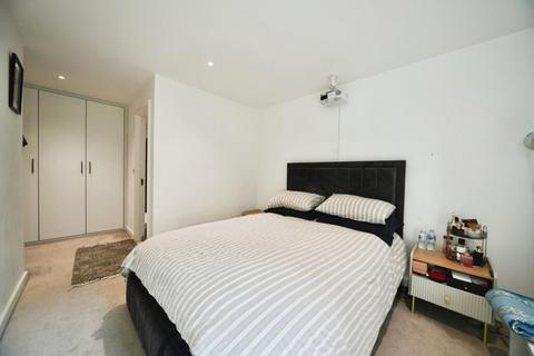 2 bedroom flat to rent, Beaufort Square, London, NW9