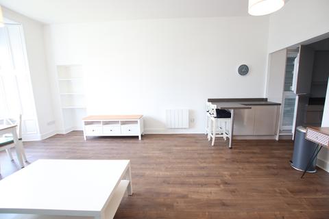 2 bedroom flat to rent, Roseangle, Dundee, DD1
