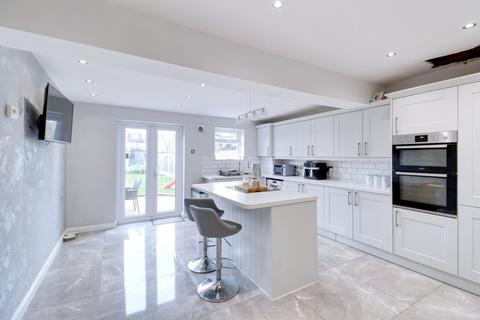 3 bedroom terraced house for sale, Upminster Road North, Rainham RM13