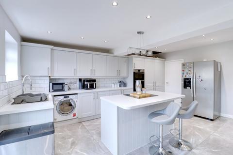 3 bedroom terraced house for sale, Upminster Road North, Rainham RM13