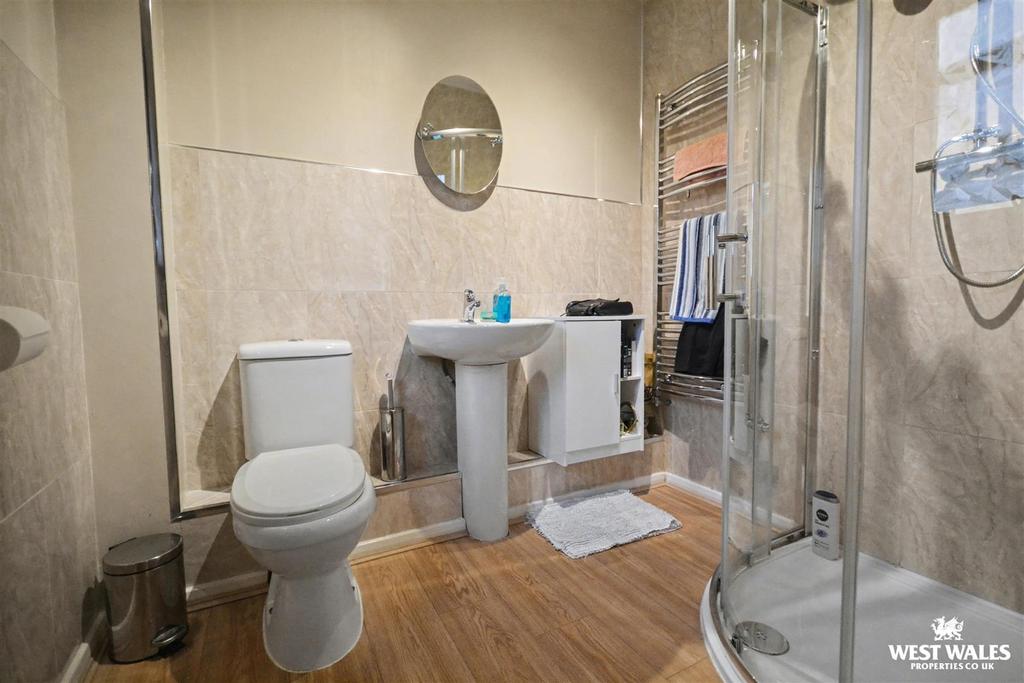 Ensuite shower room
