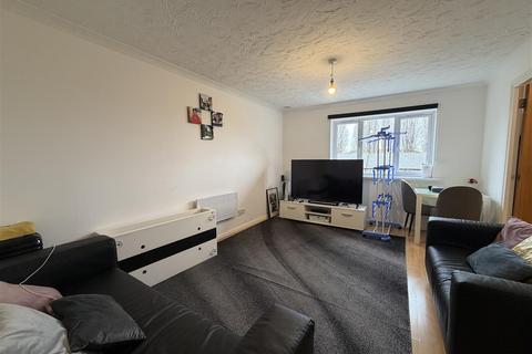 2 bedroom flat to rent, Harrier Way, London