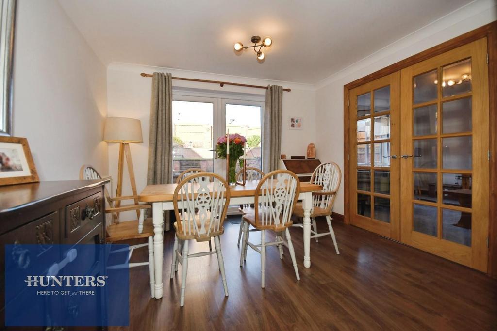Dining room 02.jpg