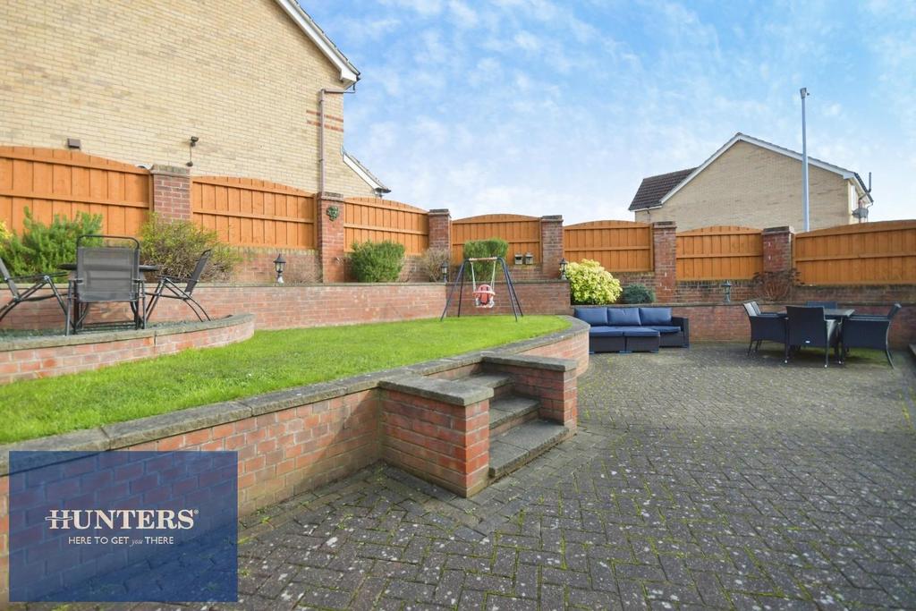 REAR GARDEN 03.jpg