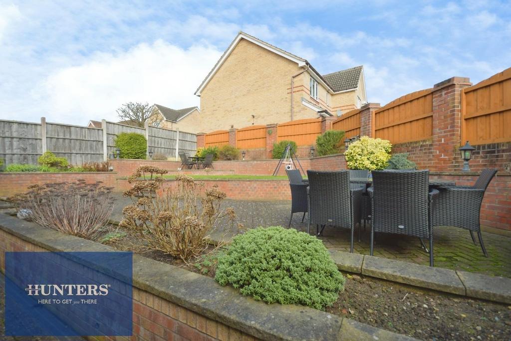 REAR GARDEN 01.jpg