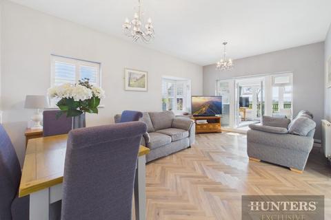 2 bedroom detached bungalow for sale, Fieldside Close, Cayton, Scarborough