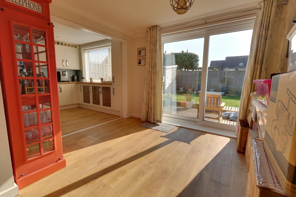 Dining/kitchen