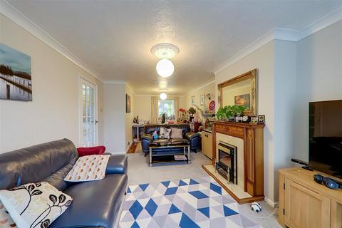 3 bedroom semi-detached house for sale, Cedar Avenue, Salvington, Worthing, West Sussex, BN13 2HU