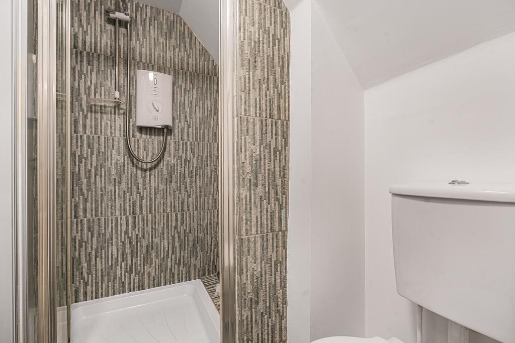 21 Shower Room.JPG